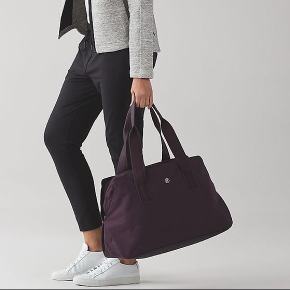 lululemon athletica Handbags - Lululemon - GO GETTER BAG (HEAT)